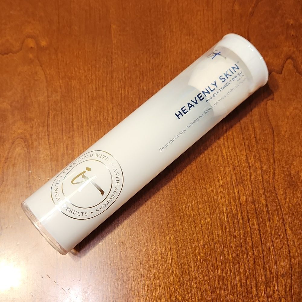 It Cosmetics Heavenly Skin Bye Bye Pores Brush No 701 NIB